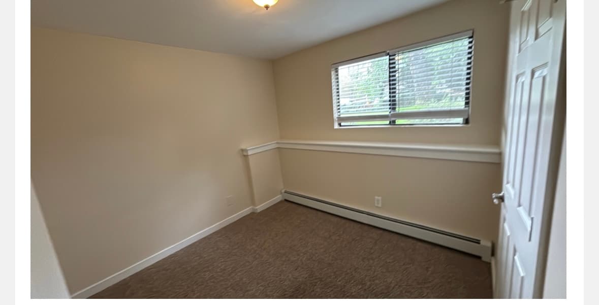 May-Aug 3rd - Bedroom Available - Private Room in Baseline Sub