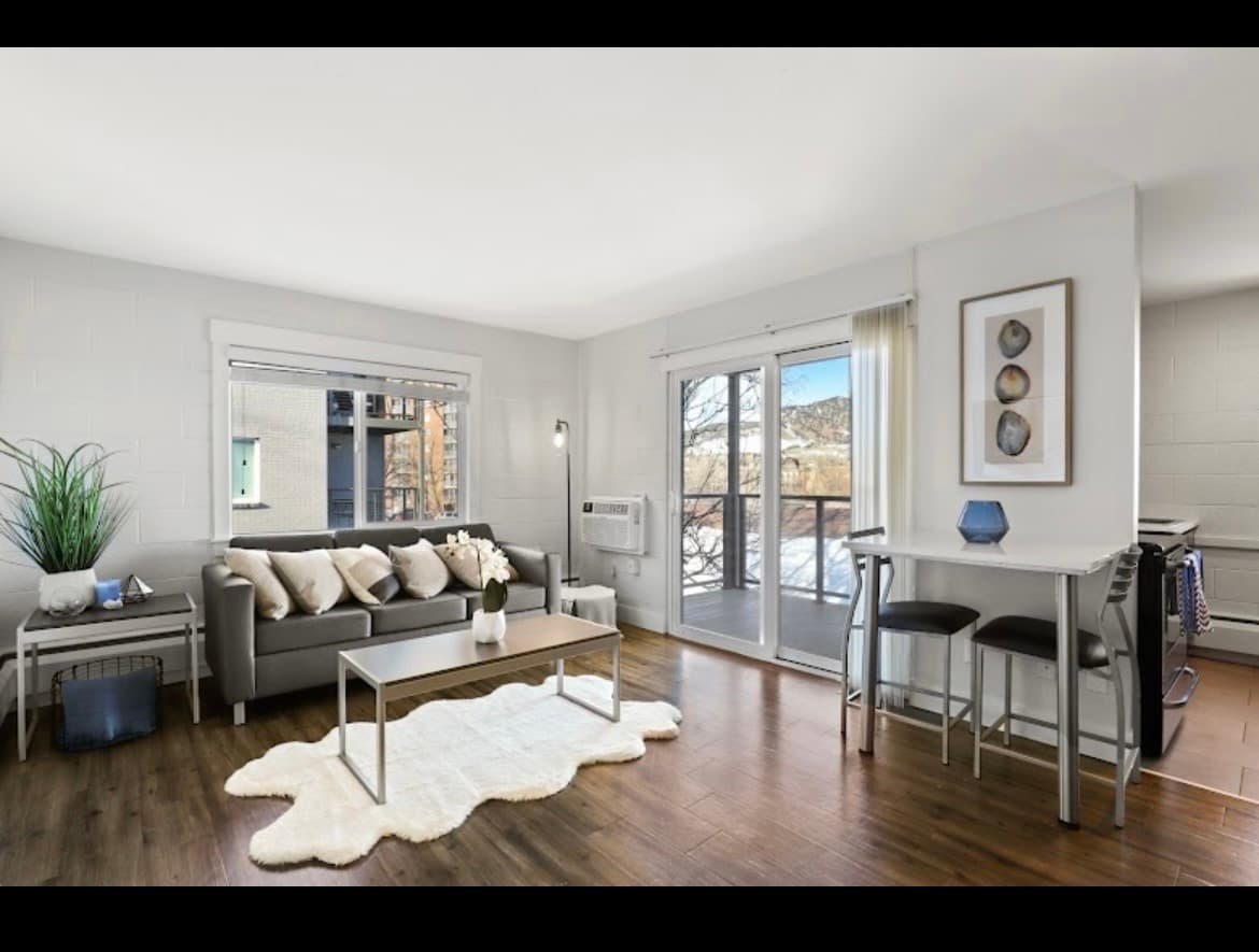 Corner Studio Unit Past the Hill - Studio in The Hill