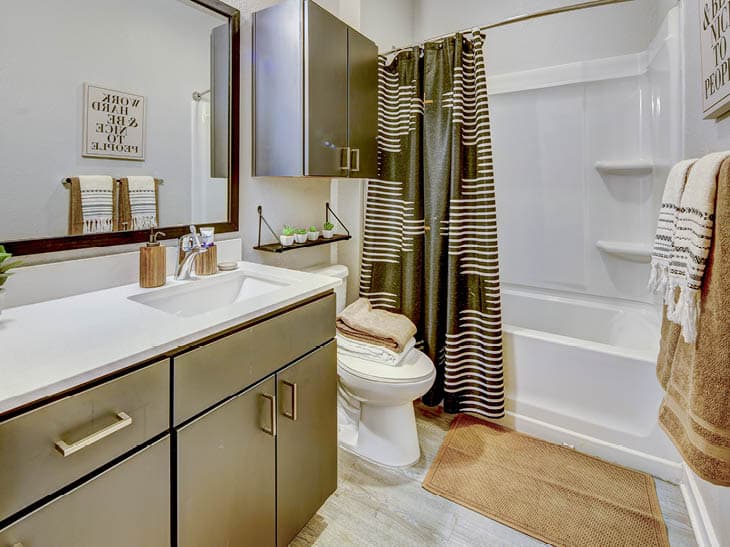 UClub on 28th - Private Room in Baseline Sub