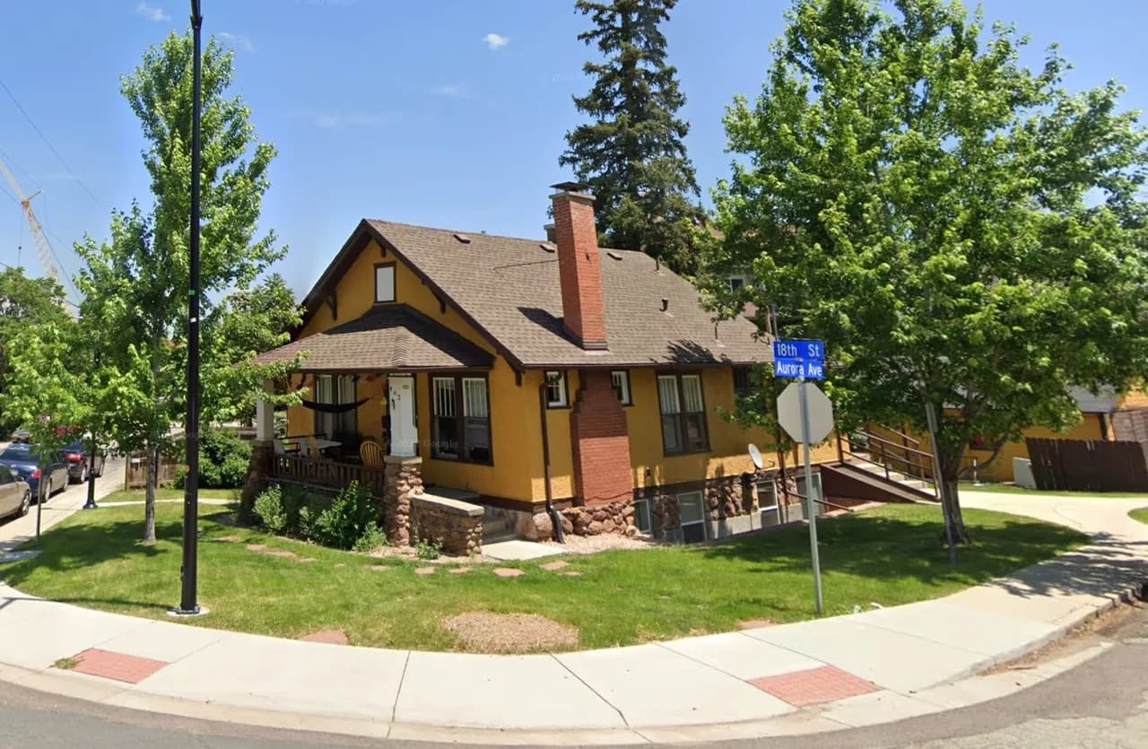 1BR with amazing landlord and parking - Private Room in The Hill